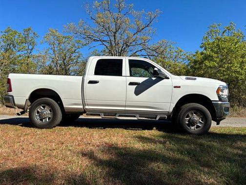 2022 RAM 2500 Tradesman Crew Cab 4x4 6'4' Box