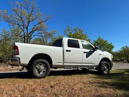2022 RAM 2500 Tradesman Crew Cab 4x4 6'4' Box