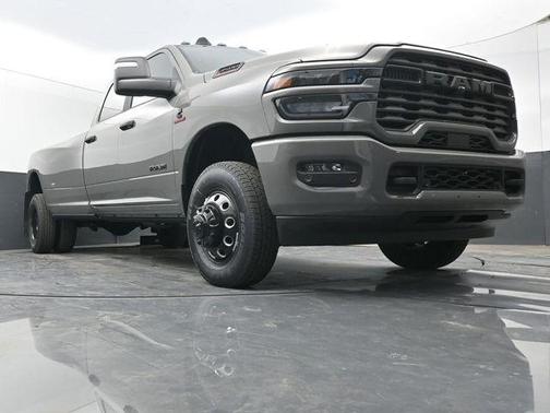 Ceramic Gray Clearcoat 2026 RAM 3500 Big Horn Crew Cab 4x4 8' Box