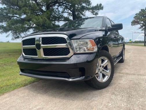 Diamond Black Crystal Pearlcoat 2021 RAM 1500 Classic SLT