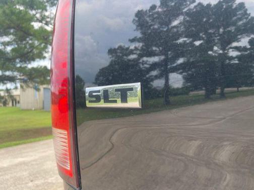 Diamond Black Crystal Pearlcoat 2021 RAM 1500 Classic SLT
