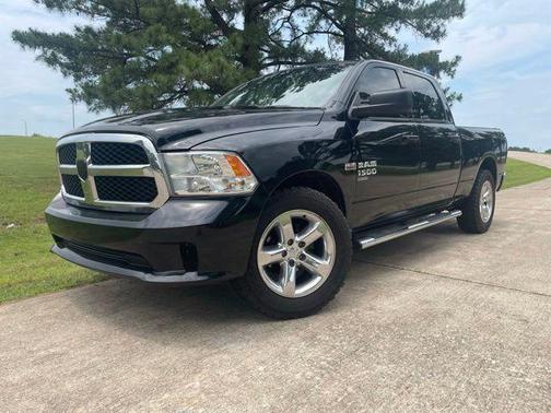 Diamond Black Crystal Pearlcoat 2021 RAM 1500 Classic SLT