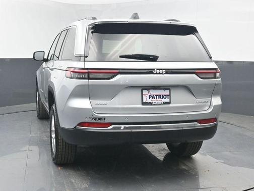 Silver Zynith 2026 Jeep Grand Cherokee Laredo