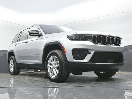 Silver Zynith 2026 Jeep Grand Cherokee Laredo