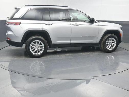 Silver Zynith 2026 Jeep Grand Cherokee Laredo