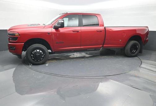 Molten Red Pearlcoat 2026 RAM 3500 Laramie Crew Cab 4x4 8' Box