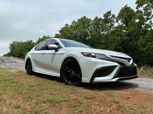 Wind Chill Pearl 2021 Toyota Camry XSE