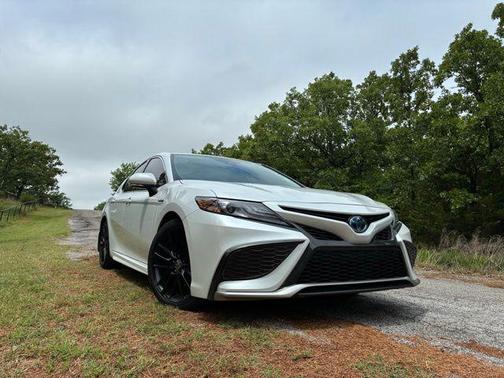 Wind Chill Pearl 2021 Toyota Camry XSE