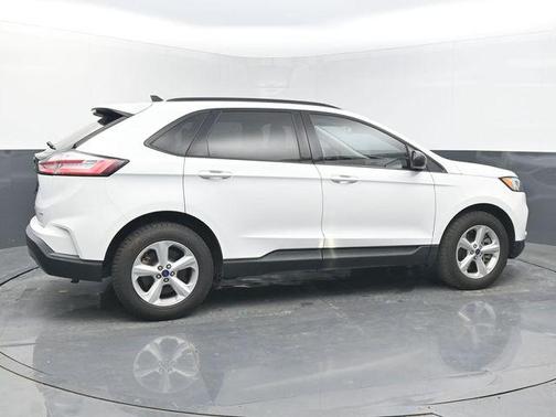 Oxford White 2022 Ford Edge SE