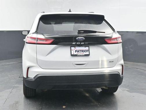 Oxford White 2022 Ford Edge SE