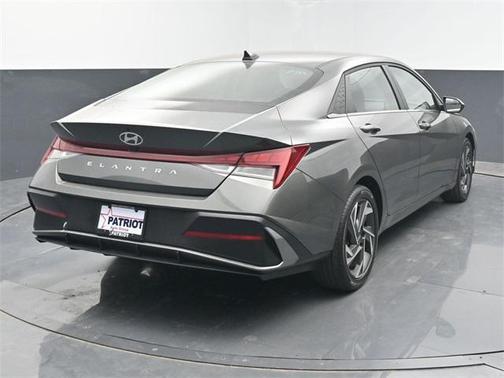 2025 Hyundai ELANTRA SEL
