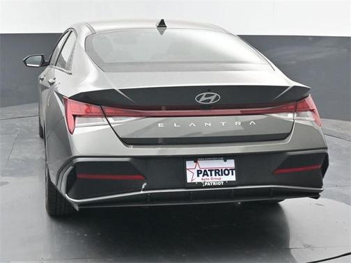 2025 Hyundai ELANTRA SEL