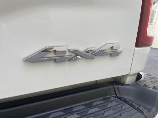 2022 RAM 3500 Big Horn Crew Cab 4x4 8' Box