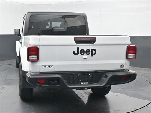 2024 Jeep Gladiator Sport S