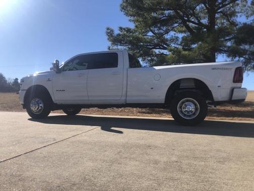 2026 RAM 3500 Laramie Crew Cab 4x4 8' Box