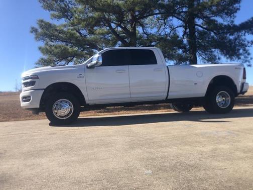 2026 RAM 3500 Laramie Crew Cab 4x4 8' Box