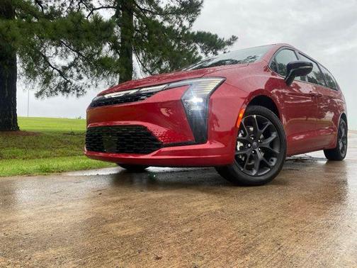 Red Hot Pearlcoat 2027 Chrysler Pacifica Limited