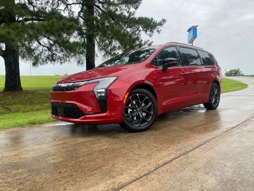 Red Hot Pearlcoat 2027 Chrysler Pacifica Limited