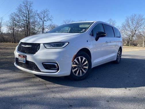 2024 Chrysler Pacifica Hybrid Select