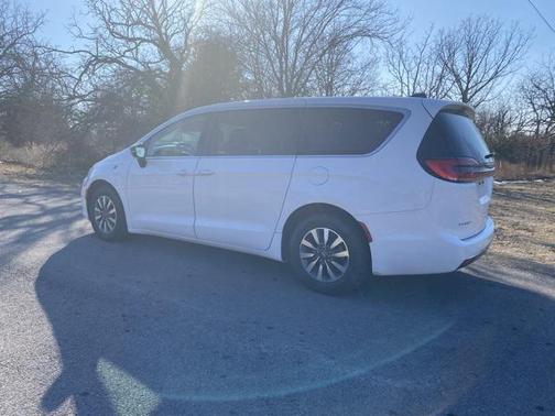 2024 Chrysler Pacifica Hybrid Select