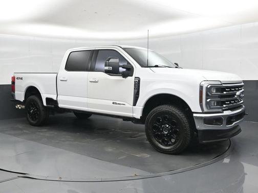 Oxford White 2024 Ford F-250 Lariat