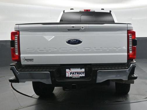 Oxford White 2024 Ford F-250 Lariat