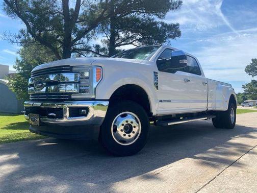 White Platinum Clearcoat Metallic 2019 Ford F-350 Lariat