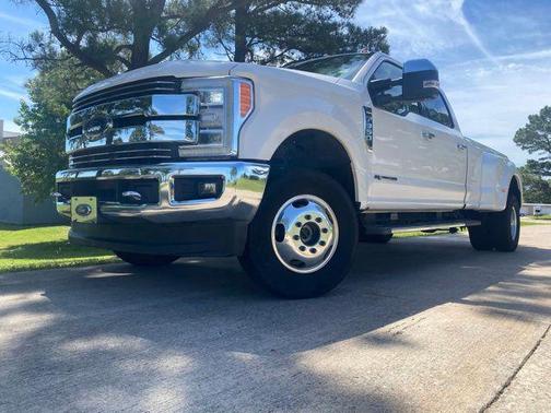 White Platinum Clearcoat Metallic 2019 Ford F-350 Lariat