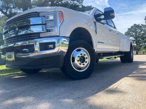 White Platinum Clearcoat Metallic 2019 Ford F-350 Lariat