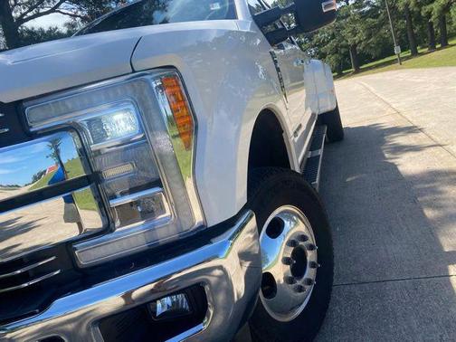 White Platinum Clearcoat Metallic 2019 Ford F-350 Lariat