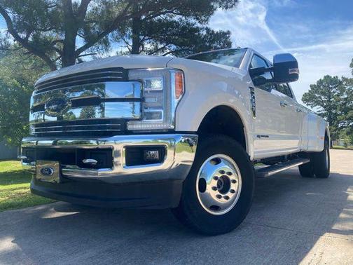 White Platinum Clearcoat Metallic 2019 Ford F-350 Lariat