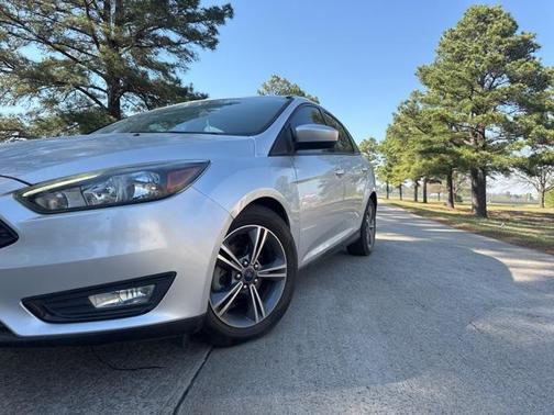 Ingot Silver 2018 Ford Focus SE