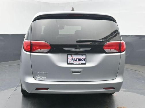 Silver Mist Clearcoat 2023 Chrysler Voyager LX