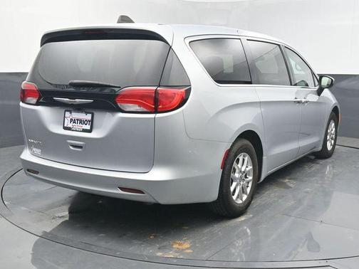 Silver Mist Clearcoat 2023 Chrysler Voyager LX