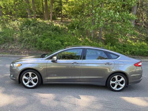 Gray 2014 Ford Fusion Hybrid SE