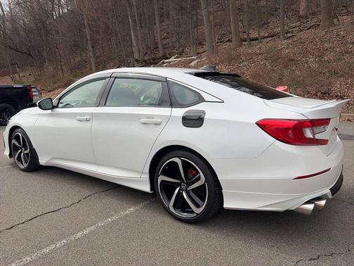 White 2019 Honda Accord Sport 4dr Sedan (1.5T I4 CVT)