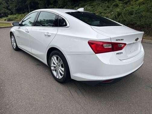 White 2016 Chevrolet Malibu 1LT