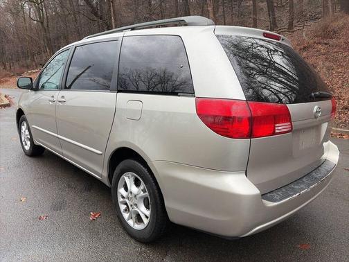 2004 Toyota Sienna LE