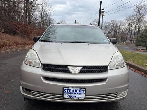 2004 Toyota Sienna LE
