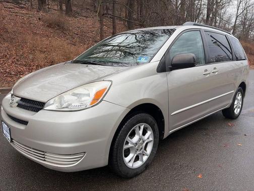 2004 Toyota Sienna LE