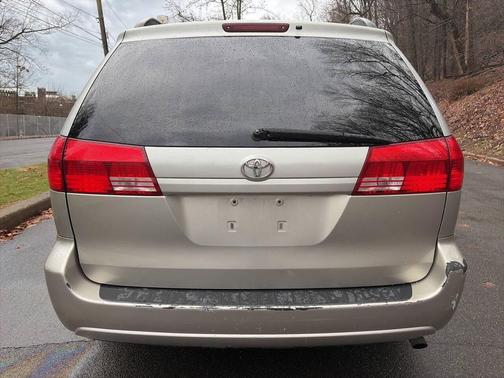 2004 Toyota Sienna LE