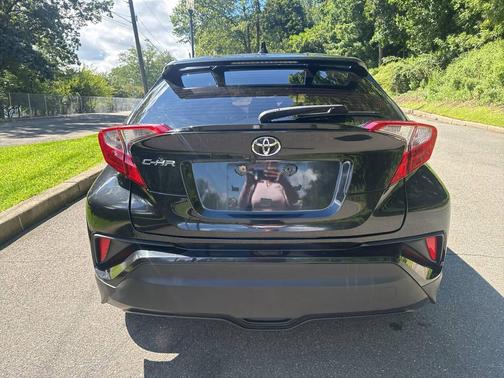 Black 2019 Toyota C-HR XLE 4dr Crossover