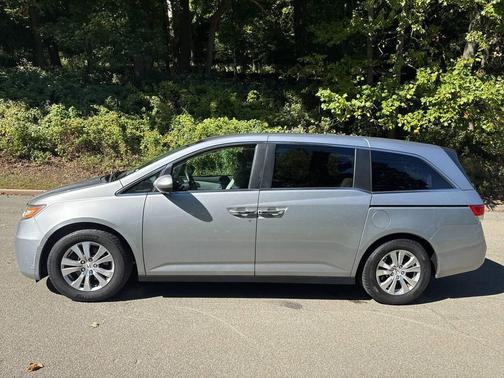 Silver 2016 Honda Odyssey SE