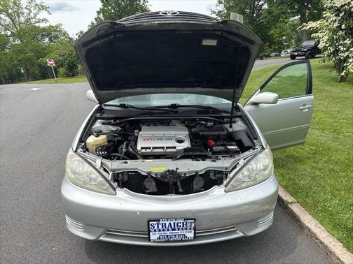 2005 Toyota Camry LE V6