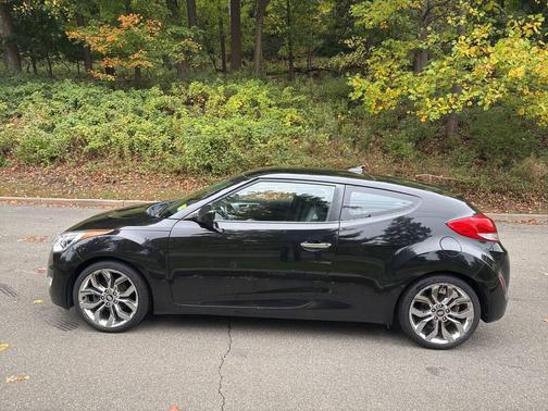 Black 2015 Hyundai Veloster RE:FLEX w/Black