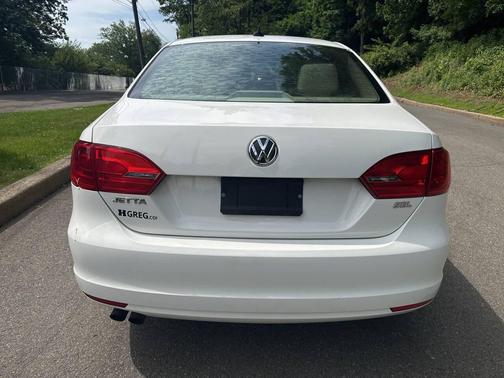 White 2014 Volkswagen Jetta Auto SEL