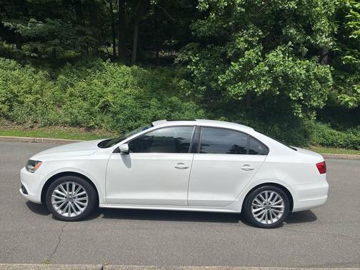 White 2014 Volkswagen Jetta Auto SEL