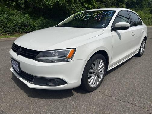 White 2014 Volkswagen Jetta Auto SEL
