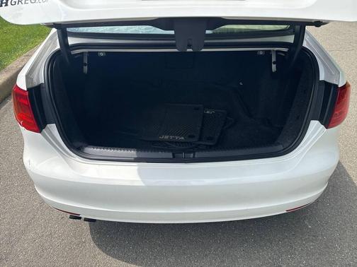 White 2014 Volkswagen Jetta Auto SEL