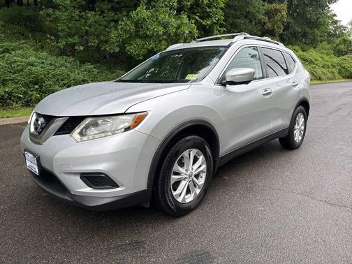 Silver 2015 Nissan Rogue SV